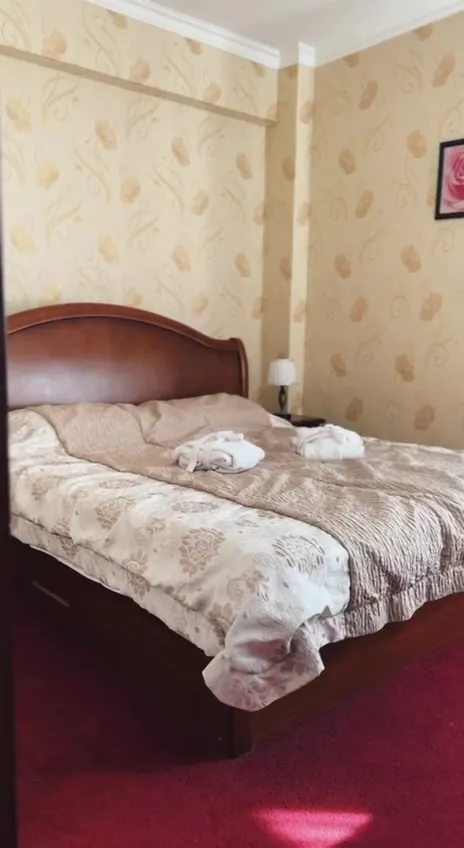 Шипажай бөлмелерінің біріндегі жатын бөлме